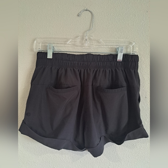 Lululemon Spring Break Away Short Black size 6 - Picture 5 of 7